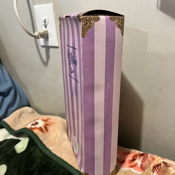 AVON Barbie Victorian Doll with Hat - Picture 3 of 6